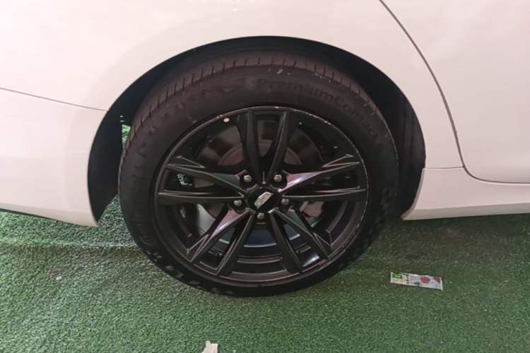 Used Cadillac CT4 2022 28T Luxury Edition Right Rear Wheel Hub