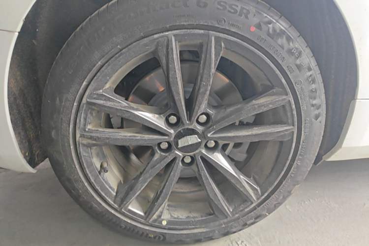 Used Cadillac CT4 2022 28T Luxury Edition Right Rear Wheel Hub