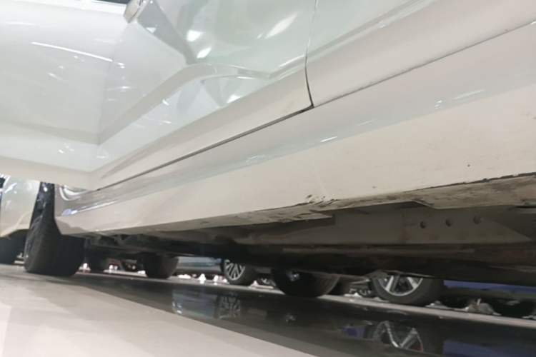 Used Cadillac CT4 2022 28T Luxury Edition Right Side Sill