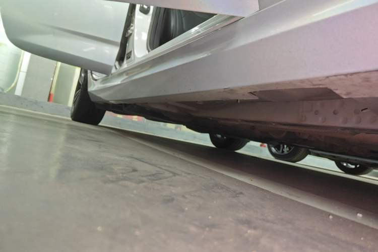 Used Cadillac CT4 2022 28T Luxury Edition Right Side Sill