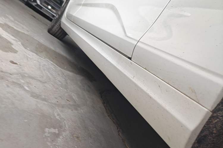 Used Cadillac CT4 2022 28T Luxury Edition Right Side Sill