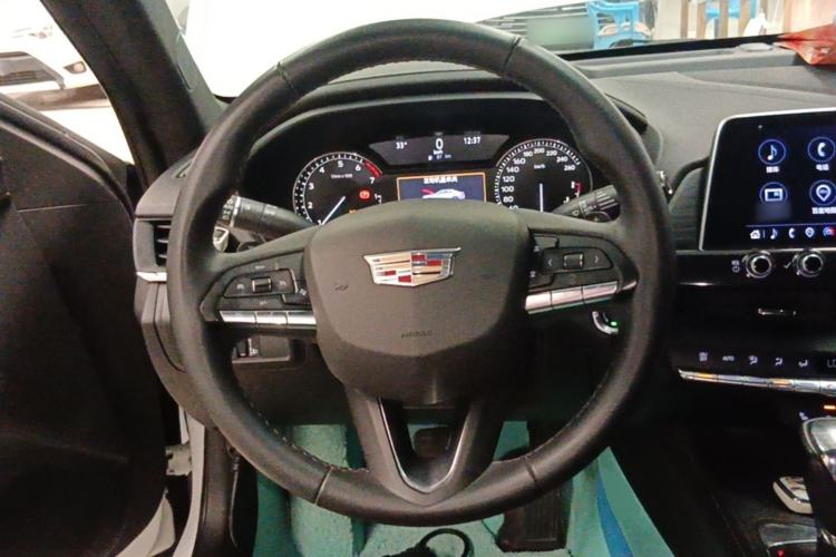 Used Cadillac CT4 2022 28T Luxury Edition Steering Wheel