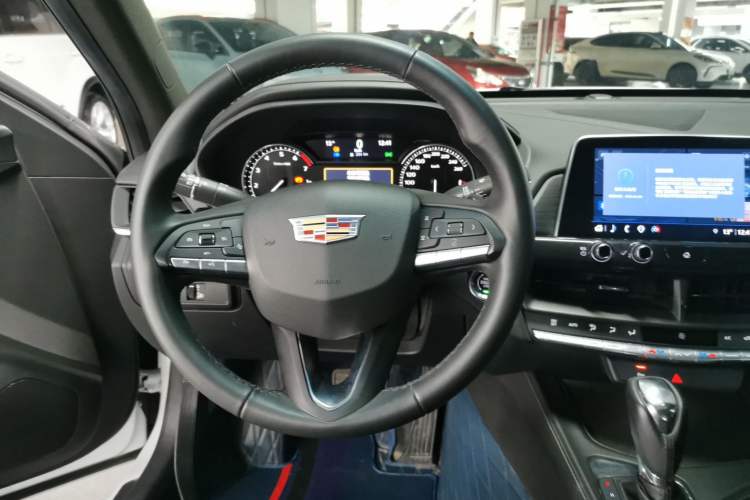 Used Cadillac CT4 2022 28T Fashion Edition Steering Wheel