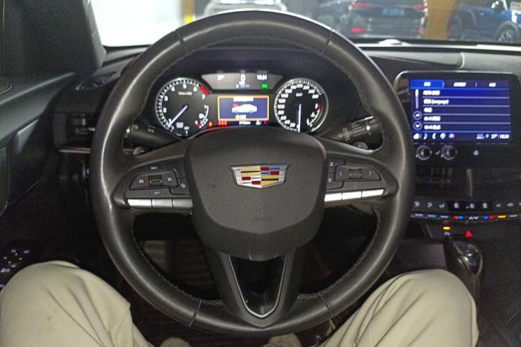 Used Cadillac CT4 2022 28T Fashion Edition Steering Wheel