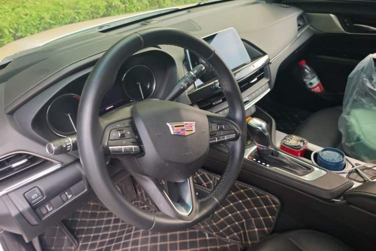Used Cadillac CT4 2022 28T Luxury Edition Steering Wheel