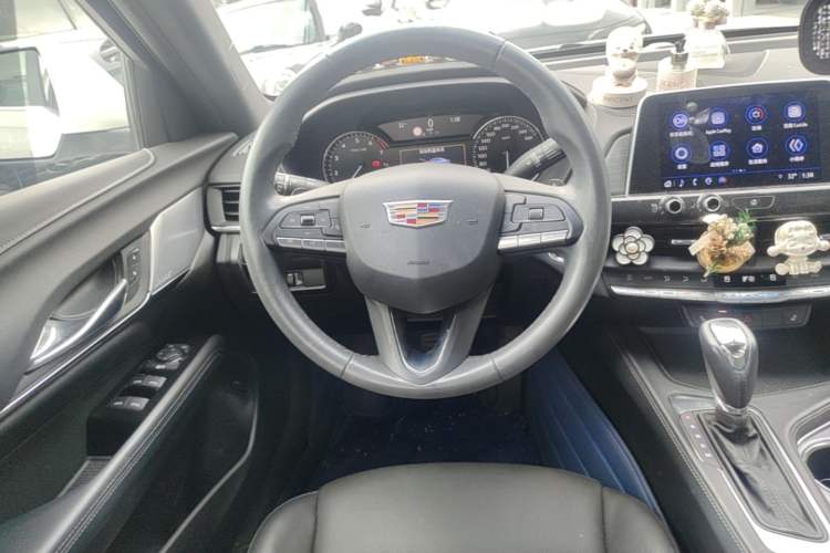 Used Cadillac CT4 2022 28T Luxury Edition Steering Wheel