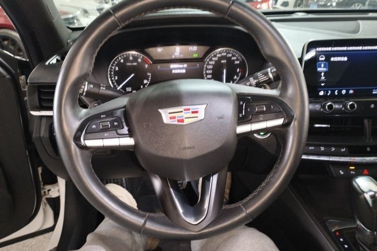 Used Cadillac CT4 2022 28T Luxury Edition Steering Wheel