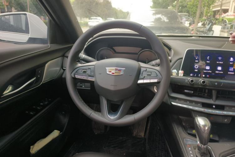Used Cadillac CT4 2022 28T Luxury Edition Steering Wheel