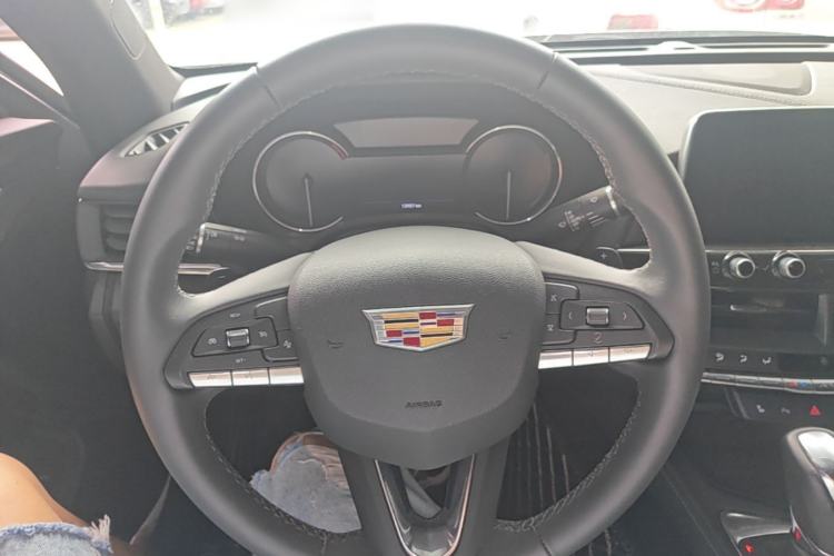 Used Cadillac CT4 2022 28T Luxury Edition Steering Wheel