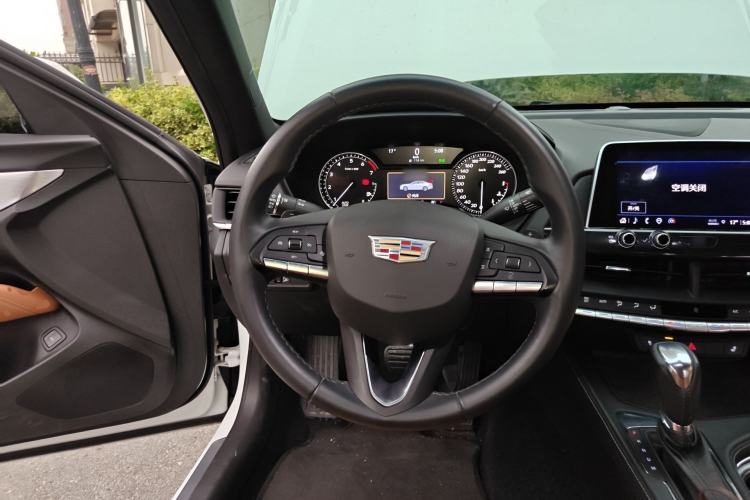 Used Cadillac CT4 2022 28T Luxury Edition Steering Wheel
