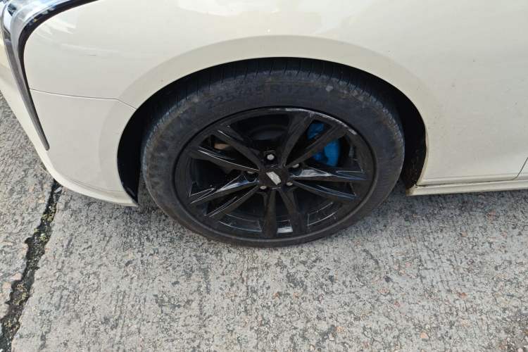 Used Cadillac CT4 2022 28T Luxury Edition Left Front Wheel Hub