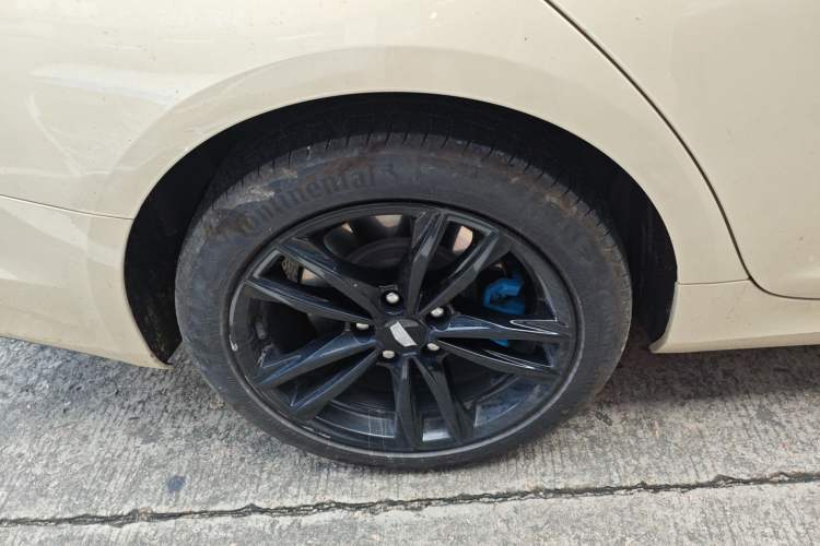 Used Cadillac CT4 2022 28T Luxury Edition Right Rear Wheel Hub