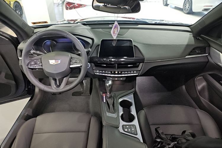 Used Cadillac CT4 2023 25T Luxury Model Center Console