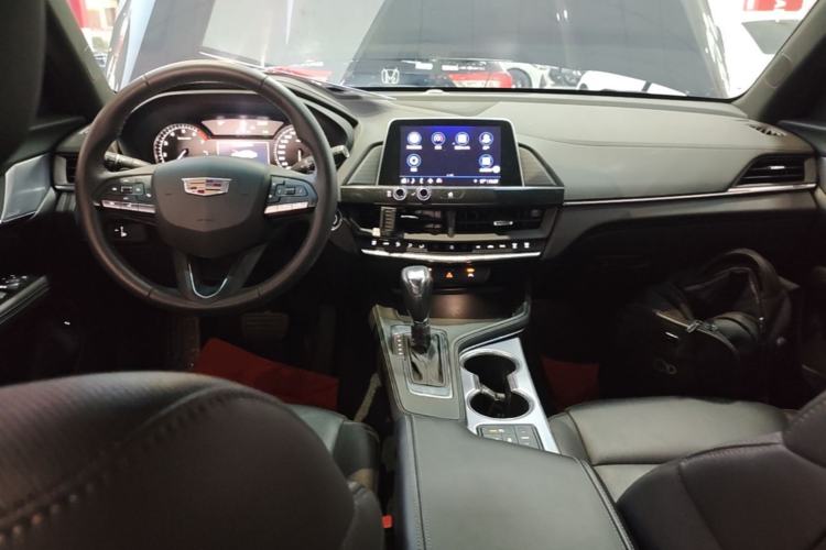Used Cadillac CT4 2023 25T Luxury Model Center Console