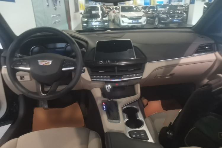 Used Cadillac CT4 2023 25T Luxury Model Center Console
