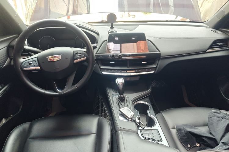 Used Cadillac CT4 2023 25T Fashion Edition Center Console