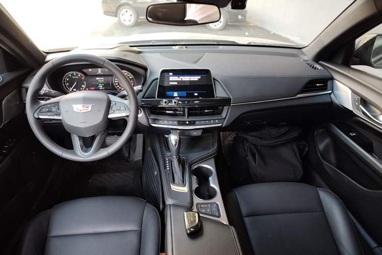 Used Cadillac CT4 2023 25T Luxury Model Center Console