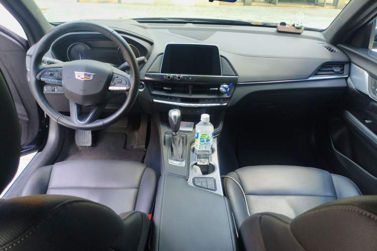 Used Cadillac CT4 2023 25T Luxury Model Center Console