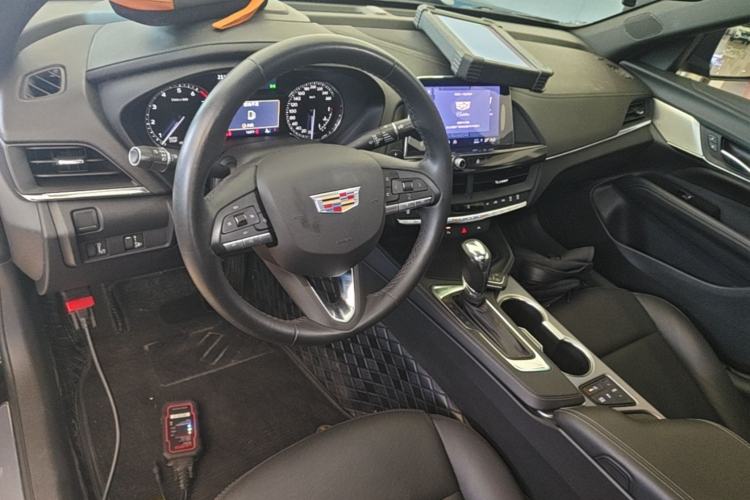 Used Cadillac CT4 2023 25T Luxury Model Center Console
