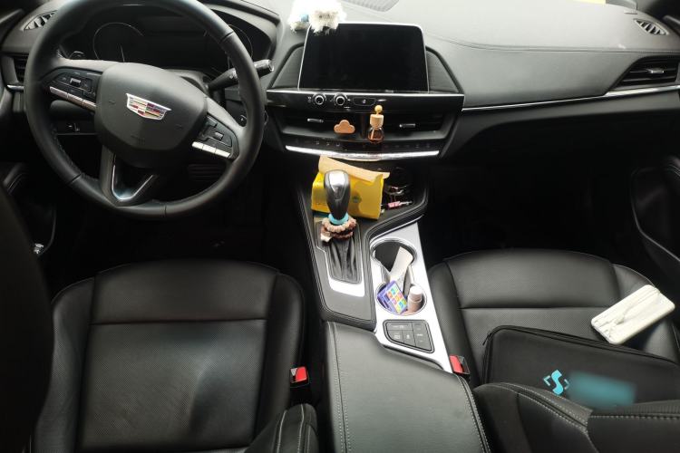 Used Cadillac CT4 2023 25T Luxury Model Center Console