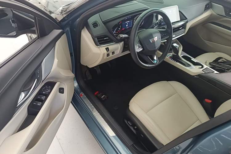 Used Cadillac CT4 2023 25T Luxury Model Driver Seat