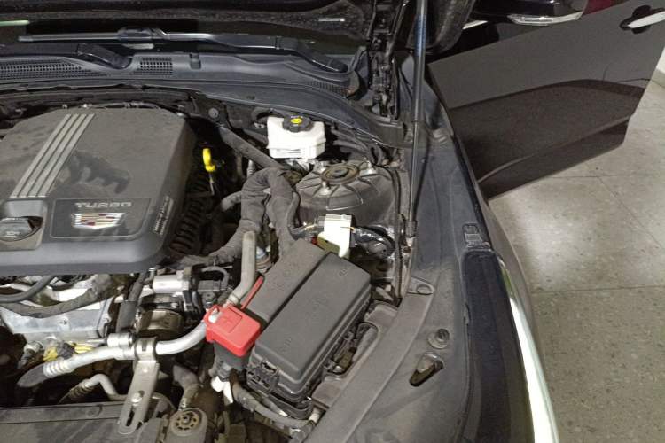 Used Cadillac CT4 2023 28T Luxury Version Engine Bay Left