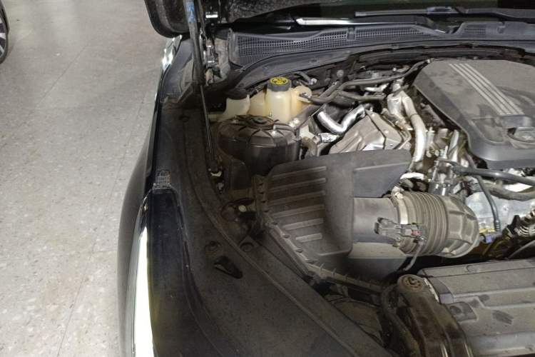 Used Cadillac CT4 2023 28T Luxury Version Engine Bay Right
