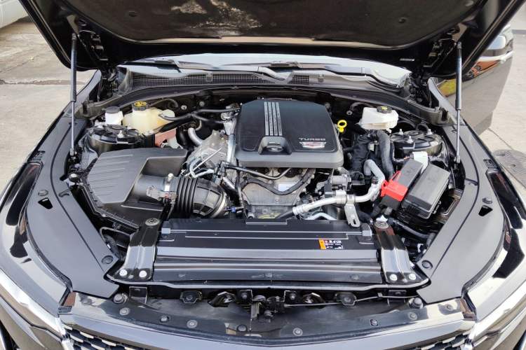 Used Cadillac CT4 2023 28T Luxury Version Engine Bay