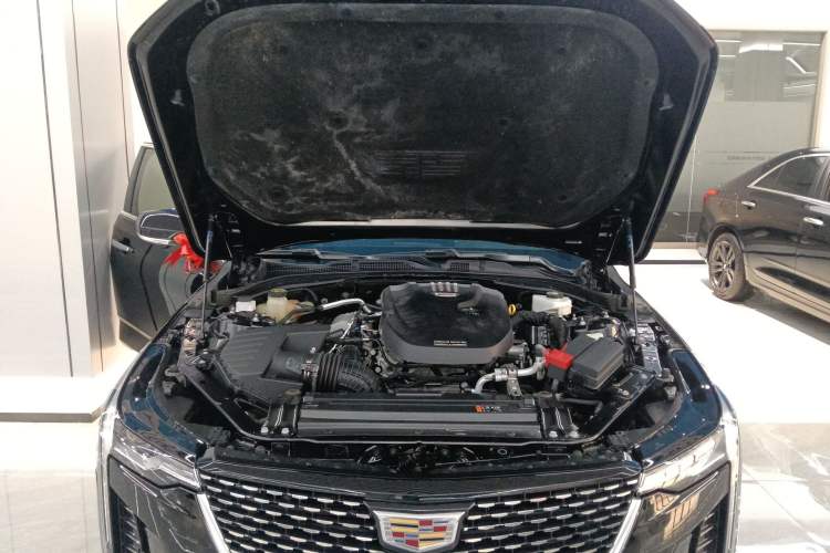 Used Cadillac CT4 2023 25T Luxury Model Engine Bay