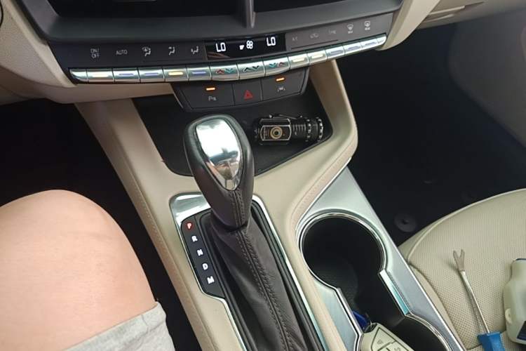 Used Cadillac CT4 2023 25T Luxury Model Gear Lever