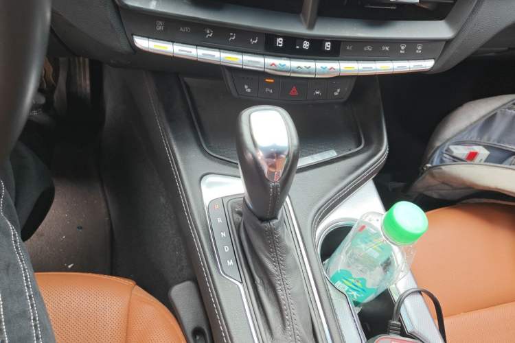 Used Cadillac CT4 2023 28T Luxury Version Gear Lever