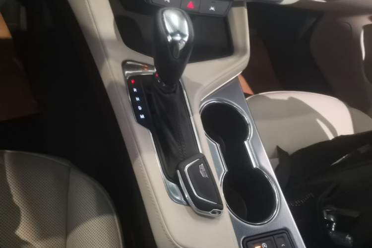Used Cadillac CT4 2023 25T Luxury Model Gear Lever