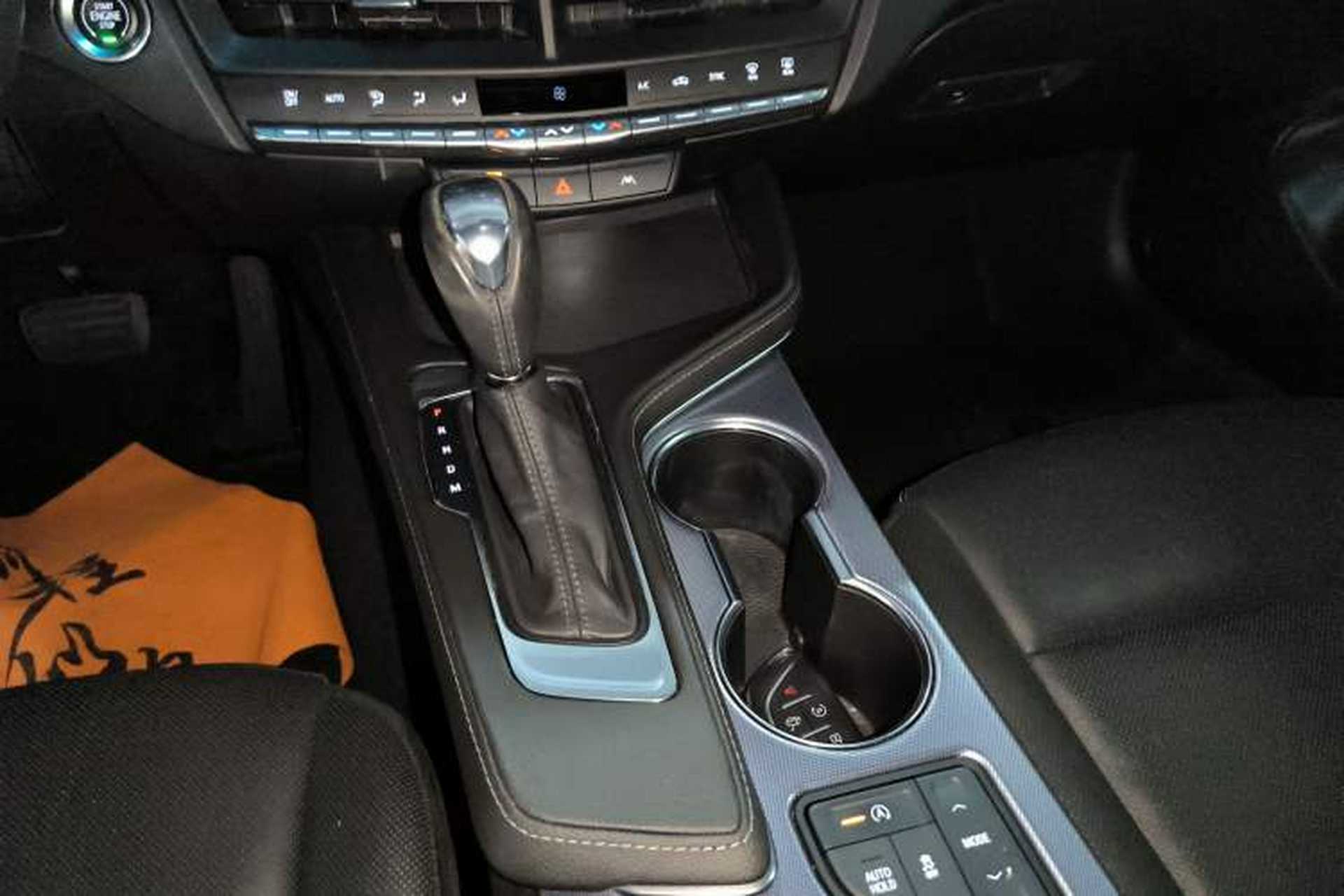 Used Cadillac CT4 2023 25T Luxury Model Gear Lever