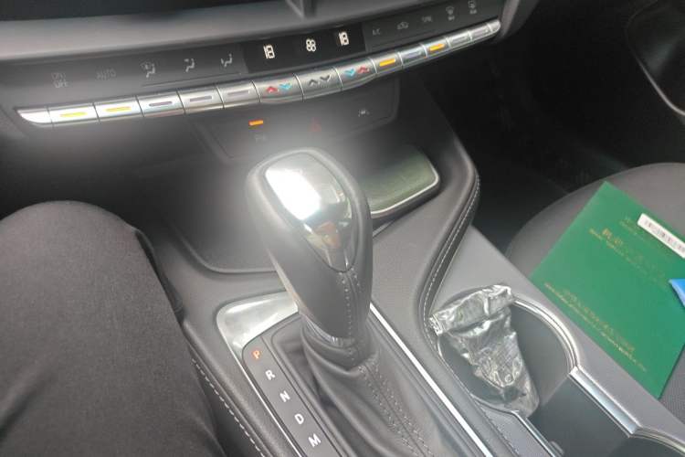 Used Cadillac CT4 2023 25T Luxury Model Gear Lever