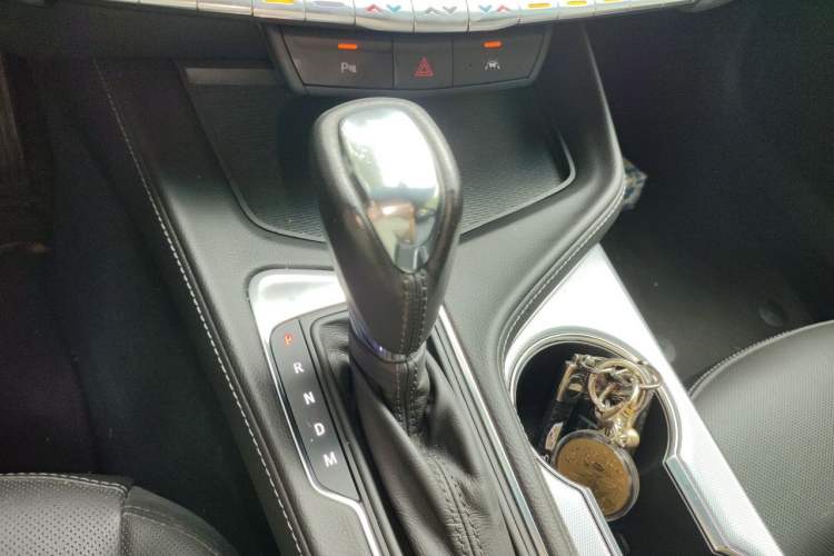 Used Cadillac CT4 2023 25T Luxury Model Gear Lever