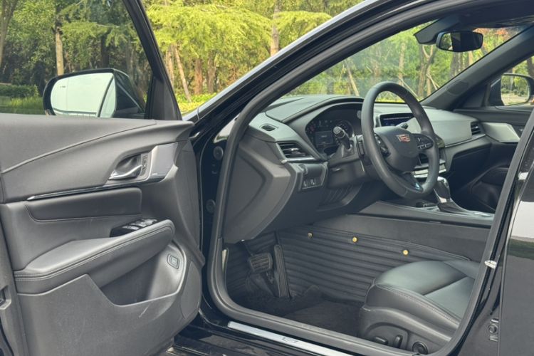 Used Cadillac CT4 2023 25T Luxury Model Interior 2
