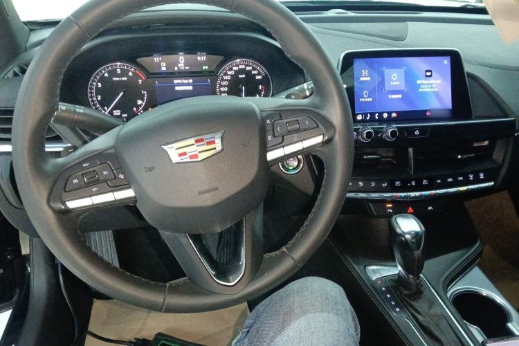 Used Cadillac CT4 2023 25T Luxury Model Interior 2