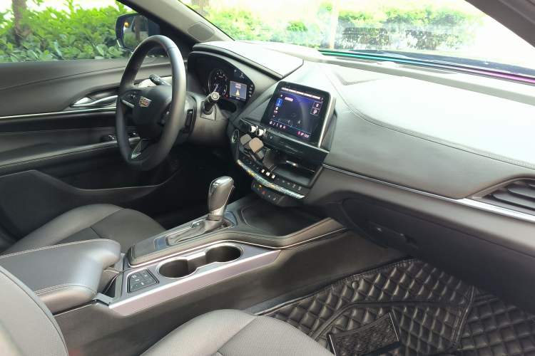 Used Cadillac CT4 2023 28T Luxury Version Interior 2