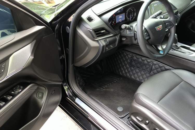 Used Cadillac CT4 2023 28T Luxury Version Interior 4
