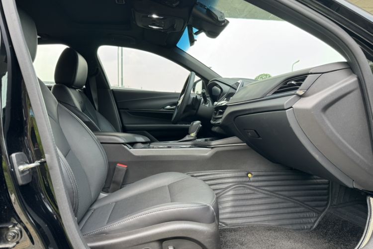 Used Cadillac CT4 2023 25T Luxury Model Right Front Seat