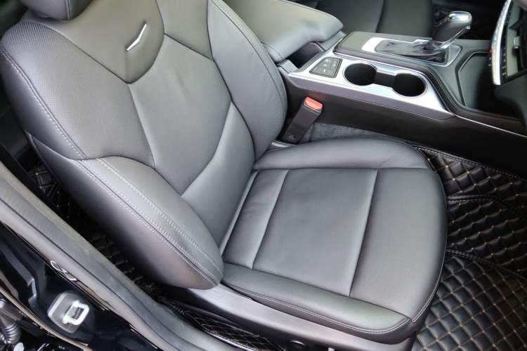 Used Cadillac CT4 2023 28T Luxury Version Right Front Seat