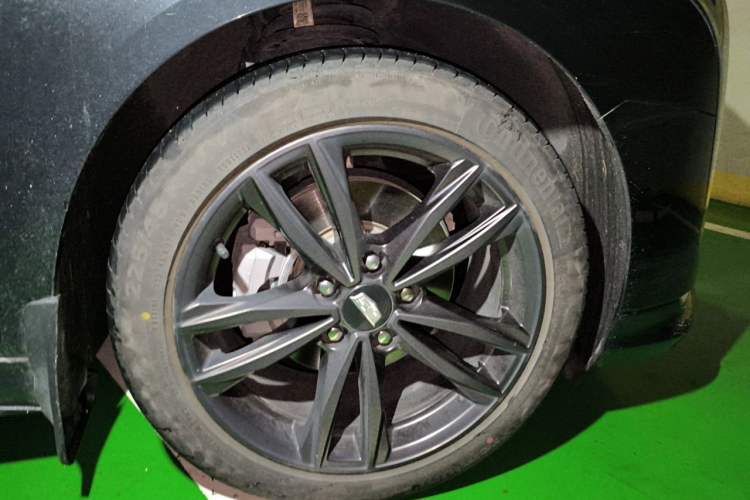 Used Cadillac CT4 2023 25T Luxury Model Right Front Wheel Hub
