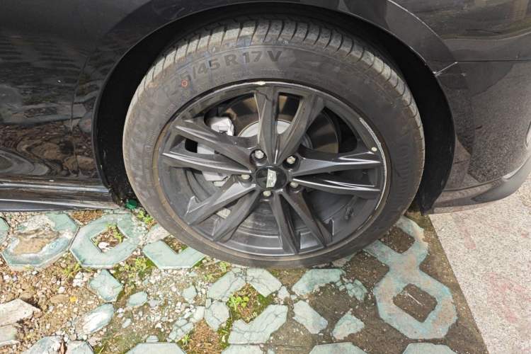 Used Cadillac CT4 2023 25T Luxury Model Right Front Wheel Hub