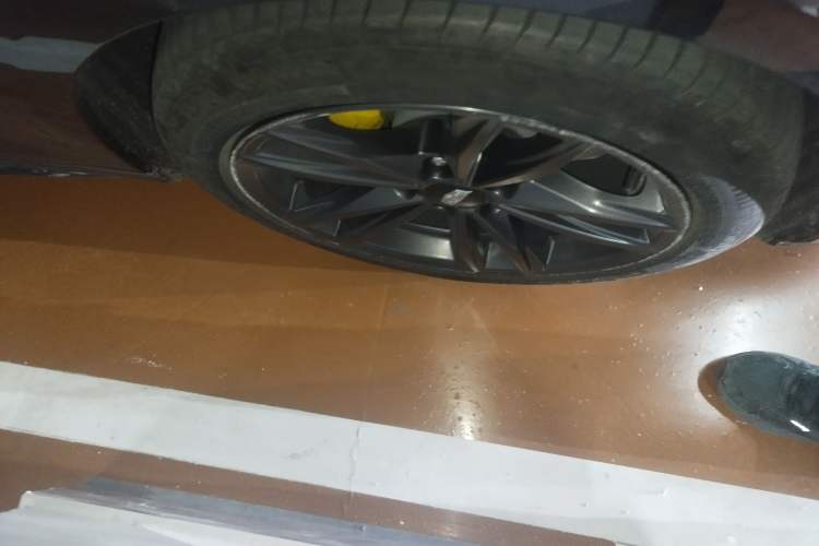 Used Cadillac CT4 2023 25T Luxury Model Right Front Wheel Hub