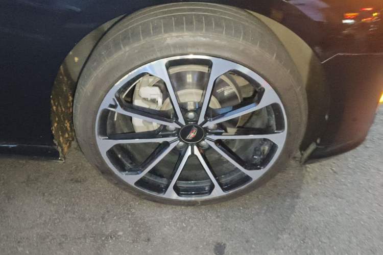 Used Cadillac CT4 2023 28T Luxury Version Right Front Wheel Hub