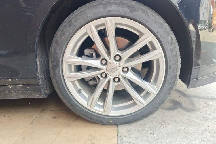 Used Cadillac CT4 2023 25T Fashion Edition Right Front Wheel Hub
