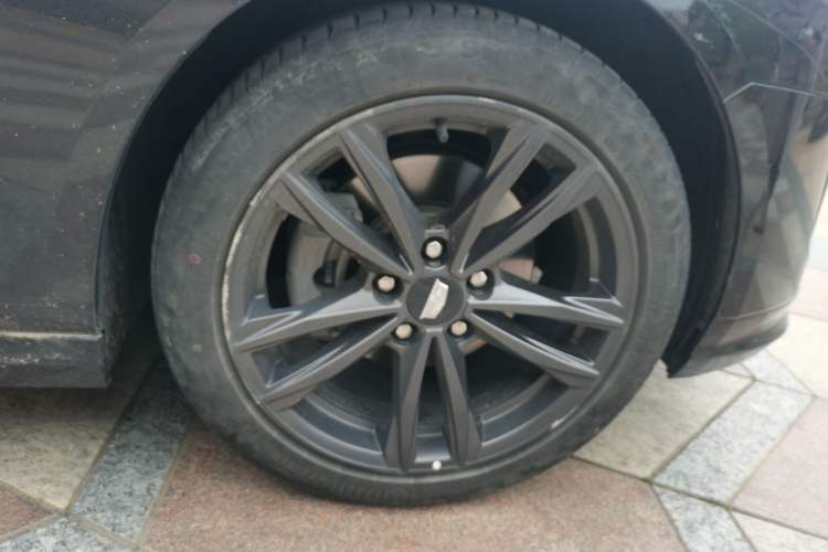 Used Cadillac CT4 2023 25T Luxury Model Right Front Wheel Hub