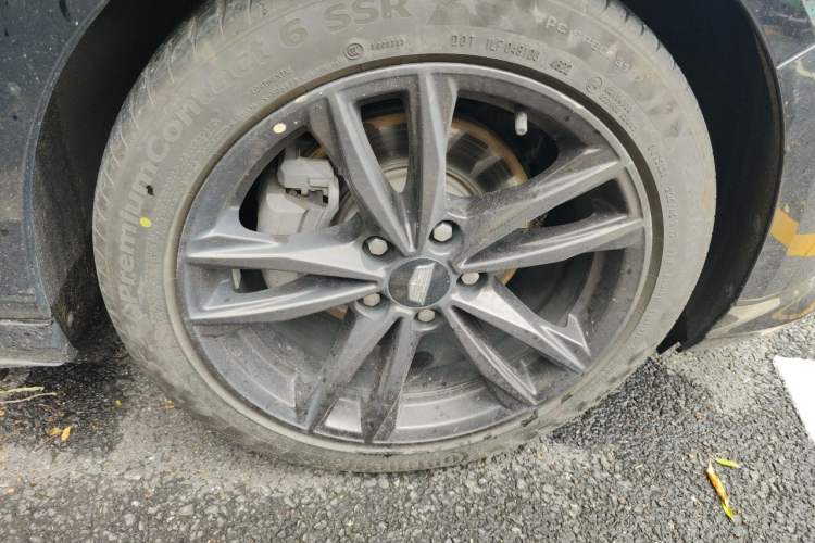 Used Cadillac CT4 2023 25T Luxury Model Right Front Wheel Hub