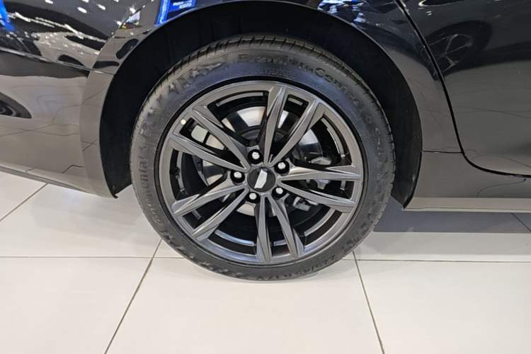 Used Cadillac CT4 2023 25T Luxury Model Right Rear Wheel Hub