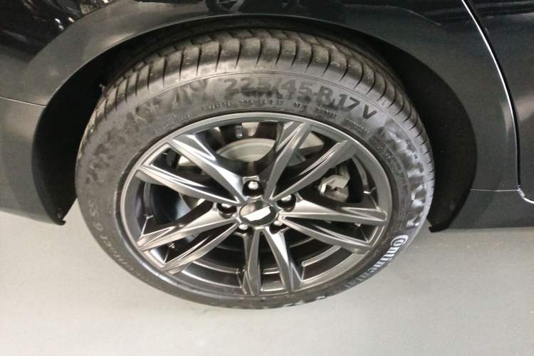 Used Cadillac CT4 2023 25T Luxury Model Right Rear Wheel Hub
